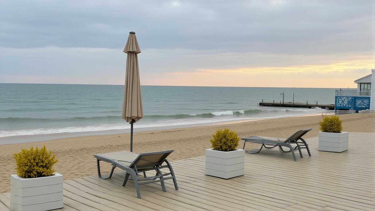 Сибиряк за ночь украл 31 зонт с пляжей Сочи и еще три кражи